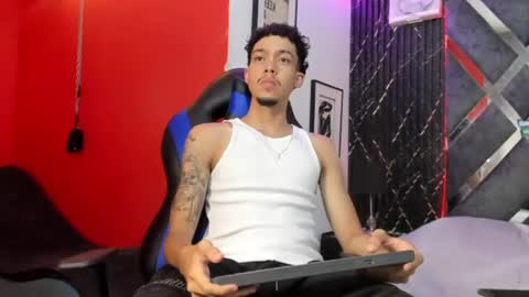 Snapshot of thiago_preston chatting on June 10, 7:35 pm Thiago online show from June 10, 7:35 pm