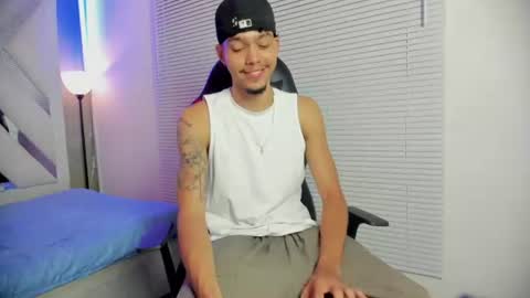 Snapshot of thiago_preston chatting on July 7, 7:29 pm Thiago online show from July 7, 7:29 pm