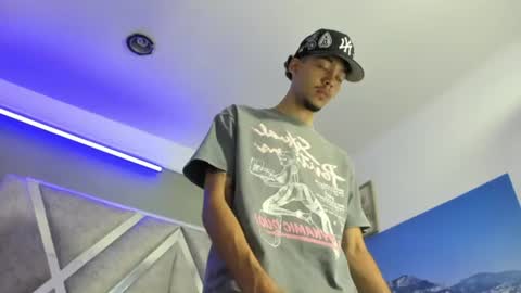 Snapshot of thiago_preston chatting on July 15, 8:14 pm Thiago online show from July 15, 8:14 pm