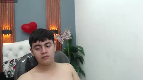 Snapshot of thiago_saenzz chatting on March 4, 6:14 pm thiago_saenzz online show from March 4, 6:14 pm