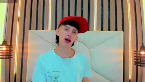 thiago_twink38 online show from April 24, 8:28 am