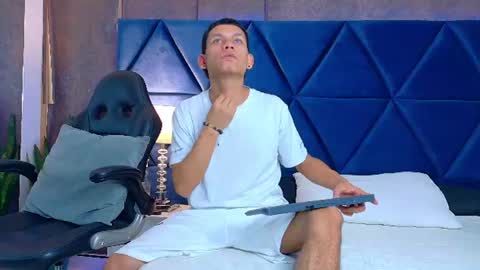 T H I A G O online show from June 24, 5:06 am