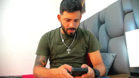 Thia Gomez online show from April 22, 7:48 pm