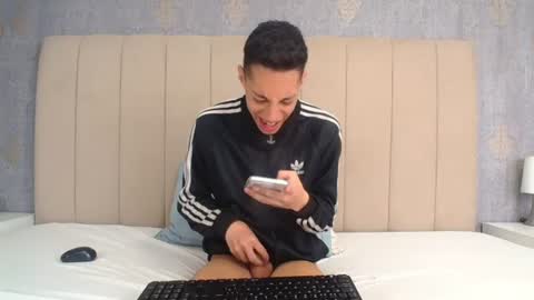 Snapshot of thiagos19 chatting on June 10, 1:10 pm Thiago online show from June 10, 1:10 pm