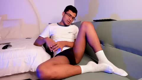 Snapshot of thiagovega_ chatting on July 5, 4:19 am thiagovega_ online show from July 5, 4:19 am