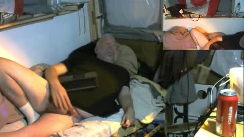 Snapshot of thisguyscott976866 chatting on February 10, 1:43 am Thisguyscott online show from February 10, 1:43 am