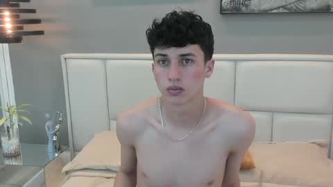 Thom online show from April 4, 11:29 am