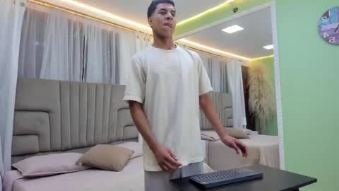 Thomas Valkov online show from May 27, 11:29 am