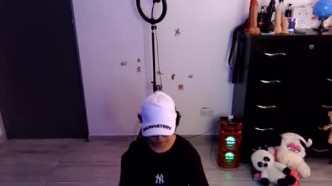 Snapshot of thomascooper_cams chatting on July 6, 8:11 pm VALERIA online show from July 6, 8:11 pm