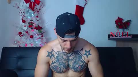 Snapshot of thomashoward31 chatting on December 18, 11:38 am Thomas online show from December 18, 11:38 am