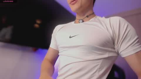 Thom Klein online show from April 10, 8:02 pm