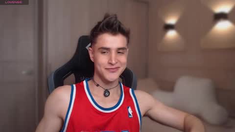 Thom Klein online show from April 17, 7:39 pm