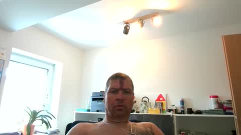 Snapshot of thomsen1478 chatting on February 17, 9:17 am thomsen1478 online show from February 17, 9:17 am