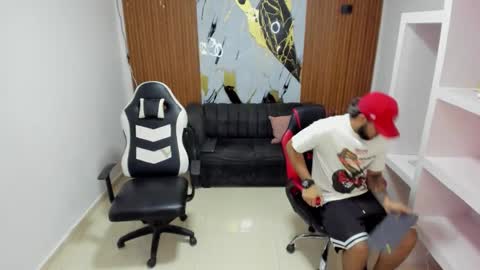 thomson_hot01 online show from March 2, 7:15 am