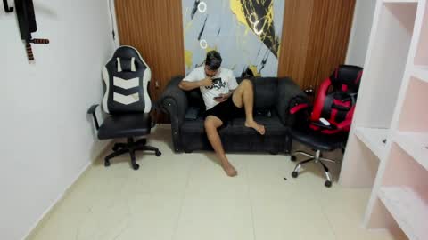 thomson_hot01 online show from March 18, 5:10 am