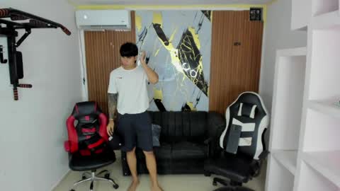 thomson_hot01 online show from April 11, 5:12 am