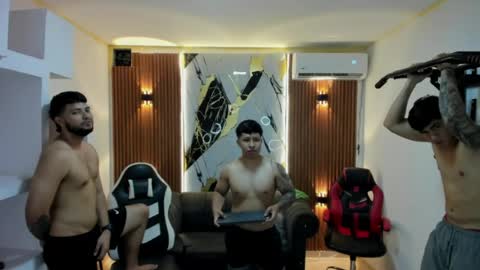 thomson_hot01 online show from April 15, 5:25 am