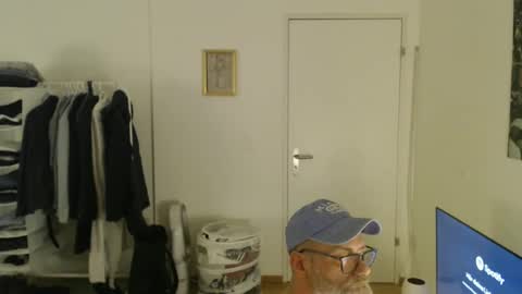 Tom online show from February 15, 6:15 pm