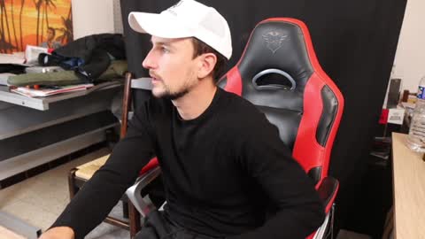 Thony Grey online show from December 1, 8:20 pm