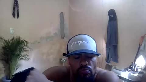 Snapshot of thonybeiio chatting on December 2, 2:45 pm thonybeiio online show from December 2, 2:45 pm