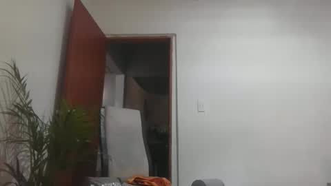 Snapshot of thonybeiio chatting on February 21, 5:58 pm thonybeiio online show from February 21, 5:58 pm