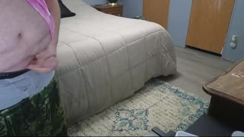 Snapshot of throbbin_williams_069 chatting on April 6, 1:03 am throbbin_williams_069 online show from April 6, 1:03 am