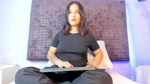 Snapshot of thyra_coral chatting on April 8, 3:50 am thyra coral online show from April 8, 3:50 am