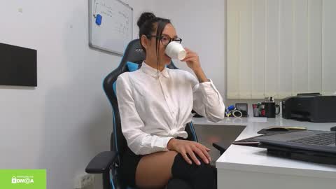 tia_j online show from October 6, 5:43 pm