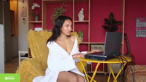 tia_j online show from November 10, 7:18 am