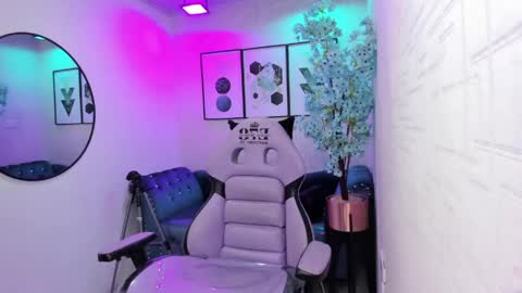 Tiara  online show from April 19, 3:17 am