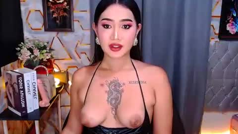 tiarrafoxs online show from May 25, 12:00 pm