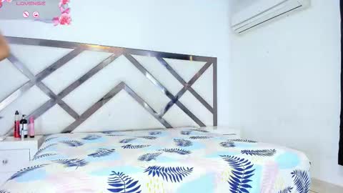 Snapshot of tifanibrown chatting on February 16, 1:40 pm Tifani brown online show from February 16, 1:40 pm