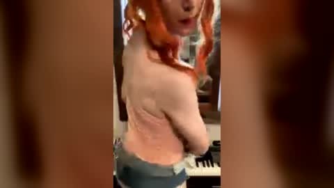 tiffanycase384727 online show from June 19, 3:16 pm