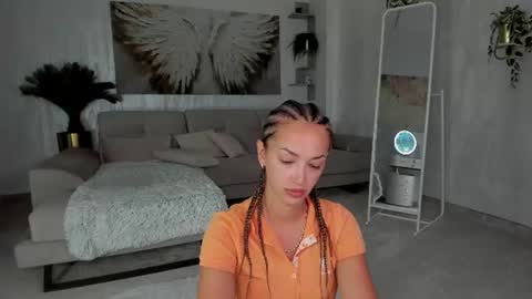 Tiffany Houston online show from August 4, 6:16 am
