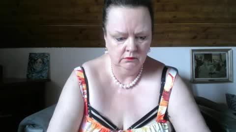 Snapshot of tiffanymature chatting on May 8, 7:14 am TiffanyMature online show from May 8, 7:14 am