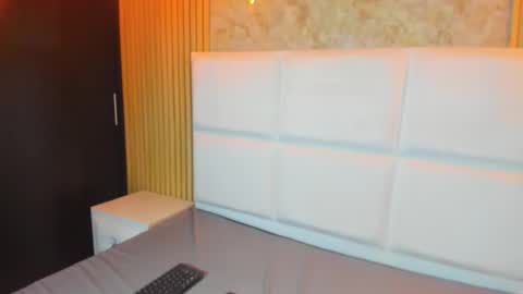 TiffanyMonrow online show from February 14, 11:18 am