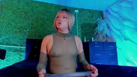 tiffanyy_deluxe online show from February 27, 3:34 pm