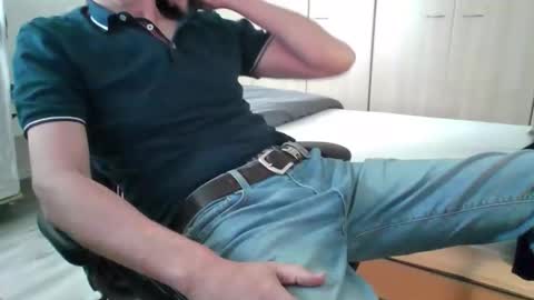 tigerjow941808 online show from April 13, 9:15 am