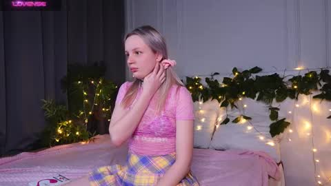 tinasiner online show from March 1, 2:13 pm