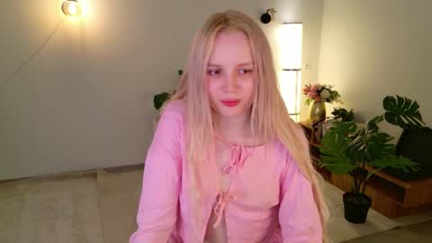 tinasiner online show from April 19, 1:54 pm