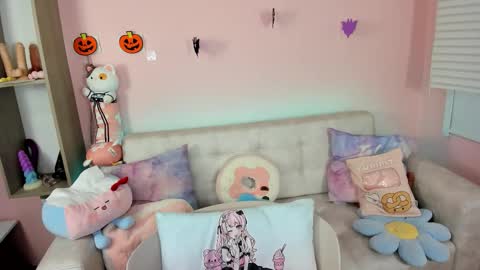 tiny_cora online show from October 5, 4:27 pm