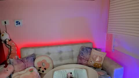 tiny_cora online show from March 27, 5:01 pm