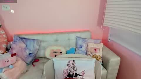 Snapshot of tiny_cora chatting on June 19, 4:33 pm tiny_cora online show from June 19, 4:33 pm