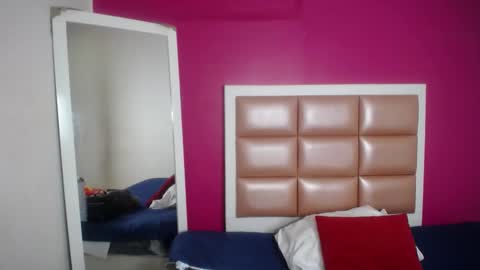 Snapshot of tiny_sarah1 chatting on November 4, 4:33 am tiny_sarah1 online show from November 4, 4:33 am