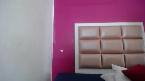 Snapshot of tiny_sarah1 chatting on November 8, 9:42 am tiny_sarah1 online show from November 8, 9:42 am