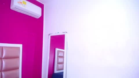 Snapshot of tiny_sarah1 chatting on November 13, 8:08 pm tiny_sarah1 online show from November 13, 8:08 pm