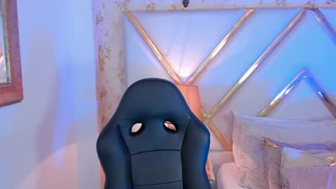Thomm  Independent Model online show from July 16, 12:49 am