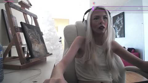 stage Kylie Sinner  brand CLITBAIT online show from February 15, 3:42 pm