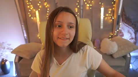 tinynataliee online show from May 25, 12:33 pm