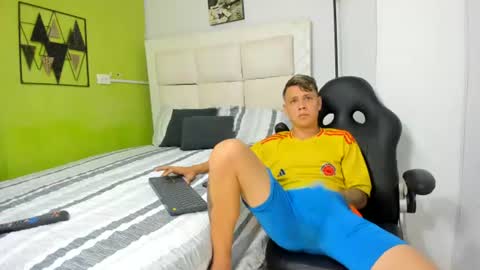 Snapshot of tobby_millers_ chatting on July 8, 1:21 am TOBBY online show from July 8, 1:21 am